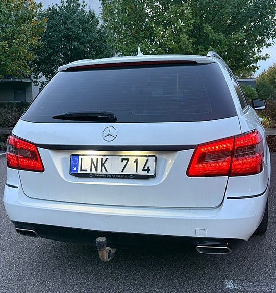 Mercedes-Benz E220 13 of 28