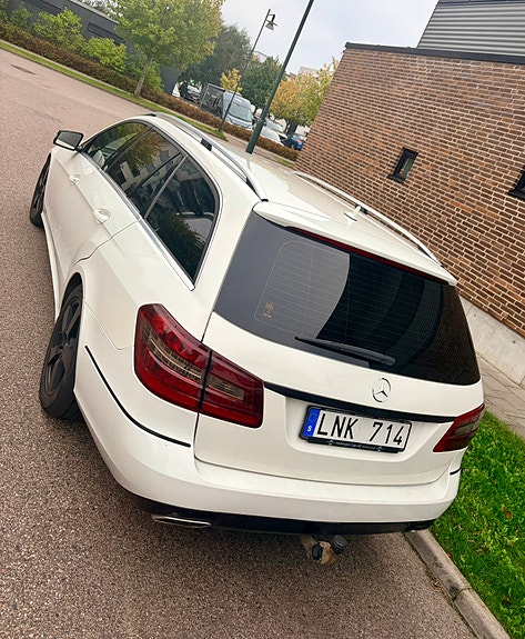 Mercedes-Benz E220 12 of 28