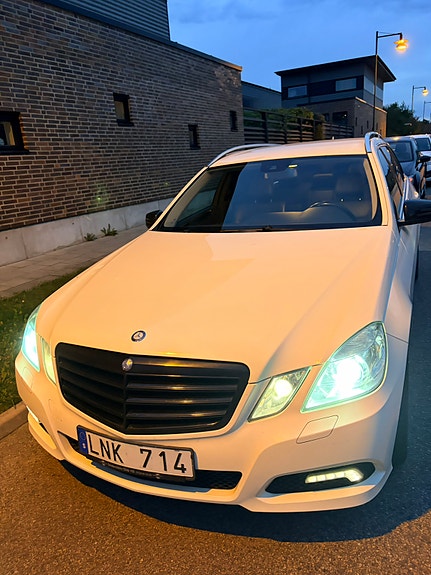Mercedes-Benz E220 9 of 28