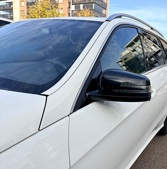 Mercedes-Benz E220 5 of 28