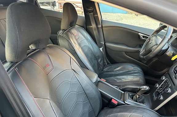 Volvo V40 15 of 28
