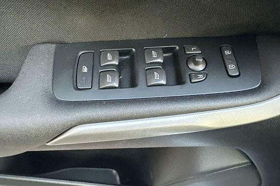 Volvo V40 20 of 28