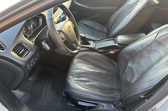 Volvo V40 16 of 28