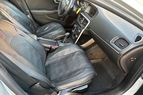 Volvo V40 14 of 28