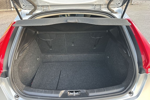 Volvo V40 10 of 28