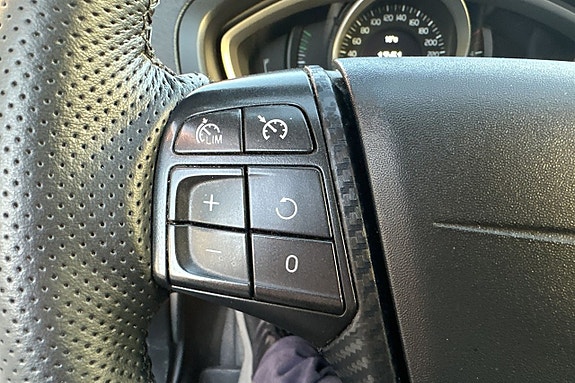 Volvo V40 21 of 28