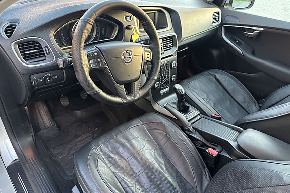 Volvo V40 18 of 28