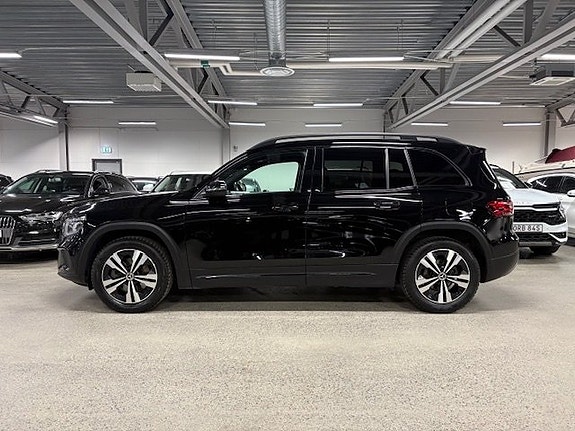 Mercedes-Benz GLB200 d 2 of 12