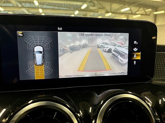 Mercedes-Benz GLB200 d 10 of 12