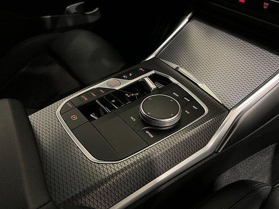 BMW 330e 18 of 27