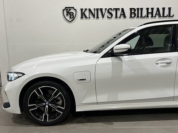 BMW 330e 26 of 27