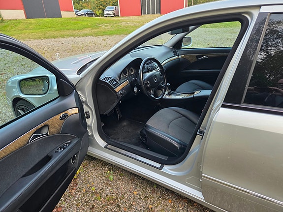Mercedes-Benz E200 10 of 15