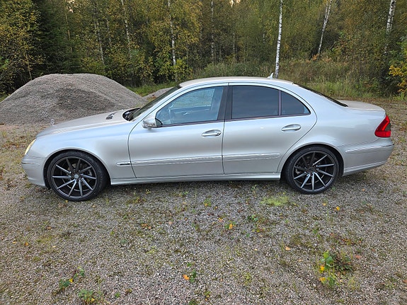 Mercedes-Benz E200 13 of 15
