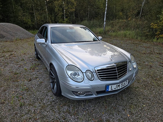 Mercedes-Benz E200 8 of 15