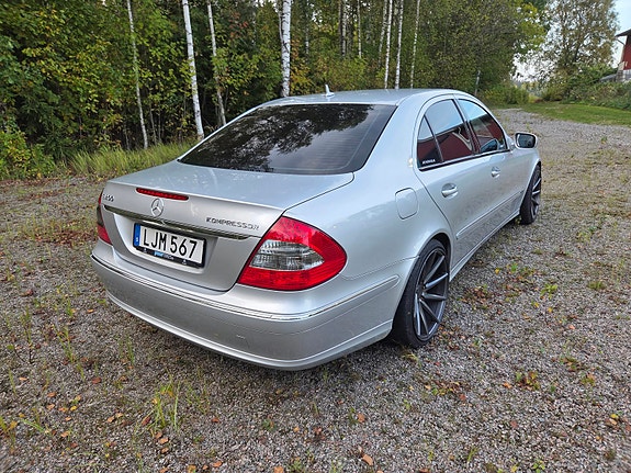 Mercedes-Benz E200 3 of 15