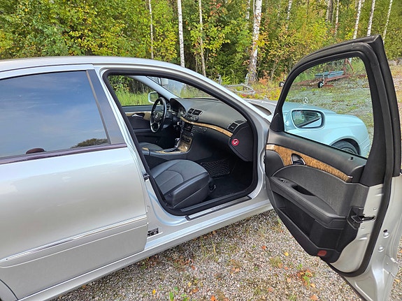 Mercedes-Benz E200 6 of 15