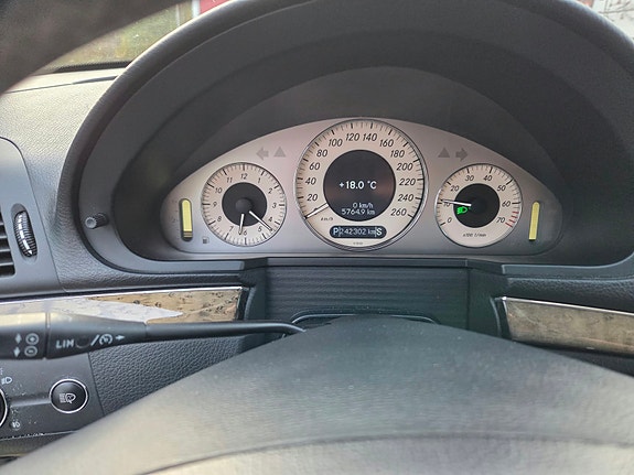 Mercedes-Benz E200 15 of 15