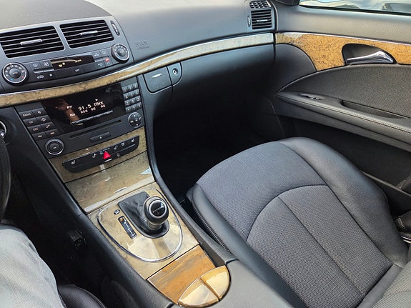 Mercedes-Benz E200 14 of 15