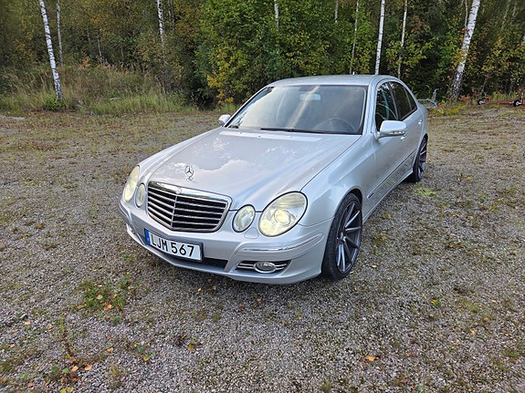 Mercedes-Benz E200 11 of 15