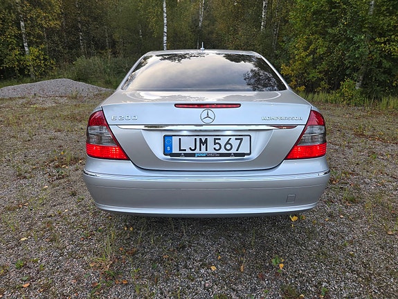 Mercedes-Benz E200 12 of 15