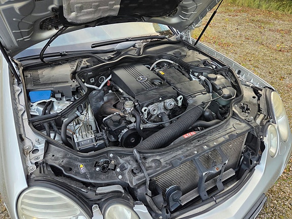 Mercedes-Benz E200 4 of 15