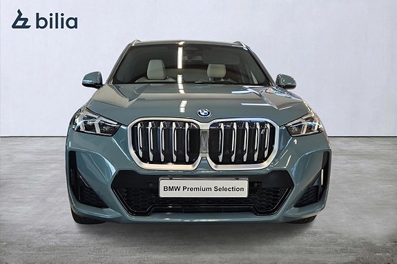 BMW iX1 5 of 18