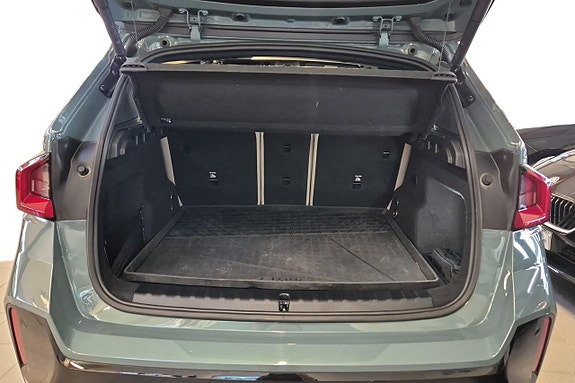 BMW iX1 10 of 18