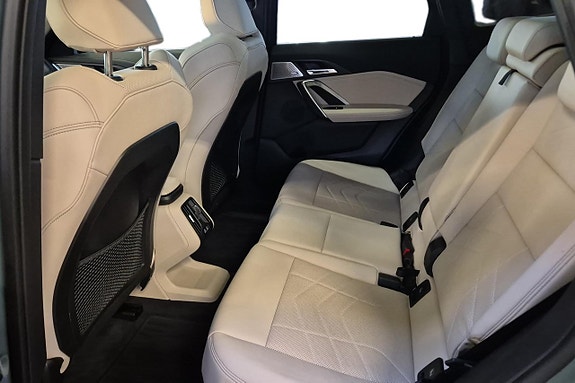 BMW iX1 11 of 18