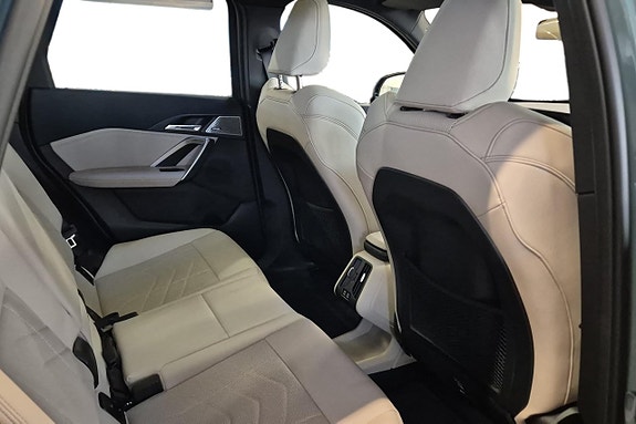 BMW iX1 7 of 18