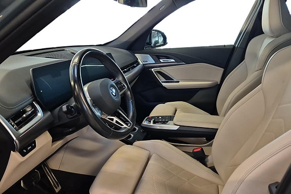 BMW iX1 12 of 18
