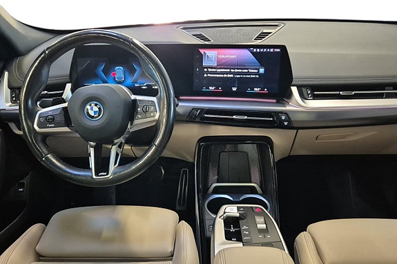 BMW iX1 8 of 18