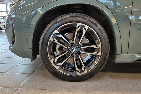 BMW iX1 14 of 18
