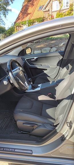 Volvo S60 7 of 8