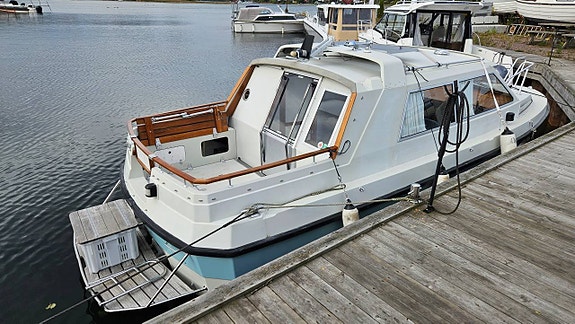 Flipper 760 -89 Volvo Penta AQAD41/DP 2 of 12