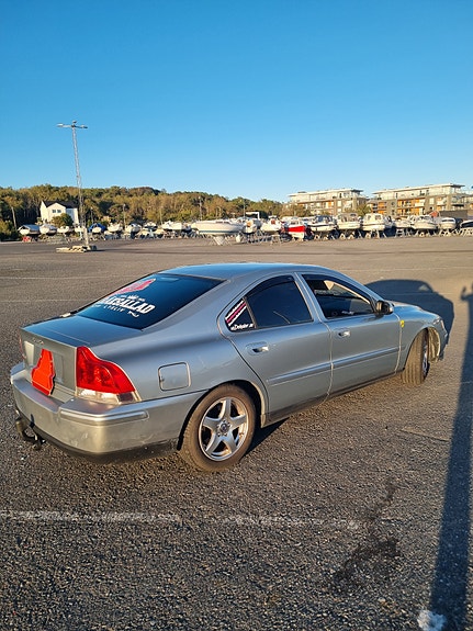 Volvo S60 3 of 4