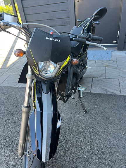 Rieju MRT 50 SM BLACK EDITION 2 of 5