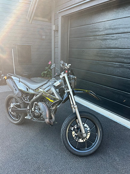 Rieju MRT 50 SM BLACK EDITION 4 of 5