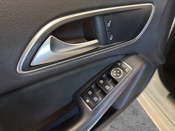 Mercedes-Benz CLA220 19 of 24