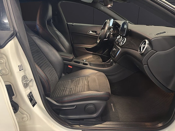 Mercedes-Benz CLA220 11 of 24