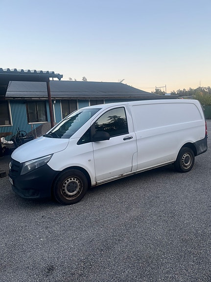 Mercedes-Benz Vito 111 2 of 5