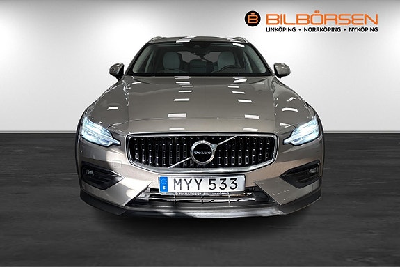Volvo V60 Cross Country 2 of 22