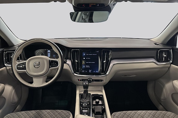 Volvo V60 Cross Country 7 of 22