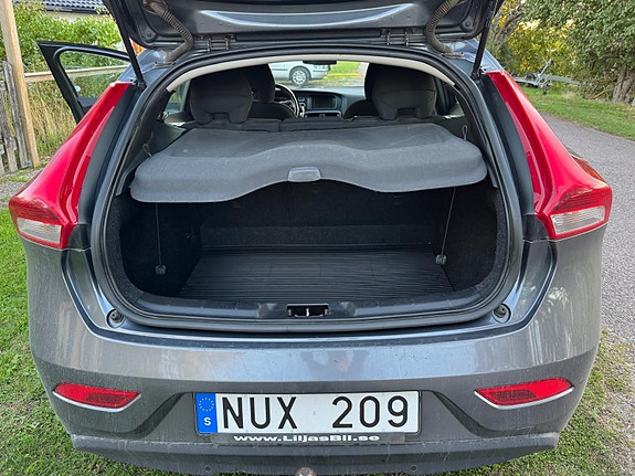 Volvo V40 4 of 8