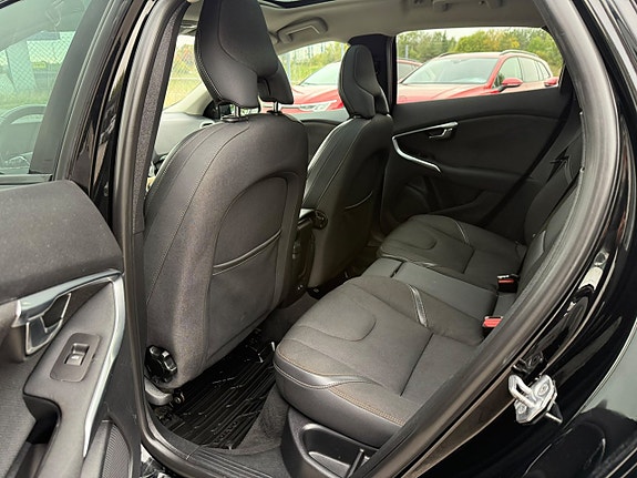 Volvo V40 Cross Country 13 of 22