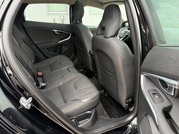 Volvo V40 Cross Country 14 of 22