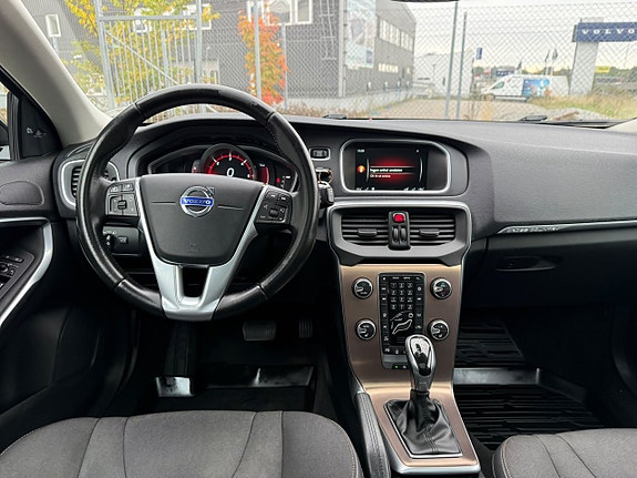 Volvo V40 Cross Country 12 of 22
