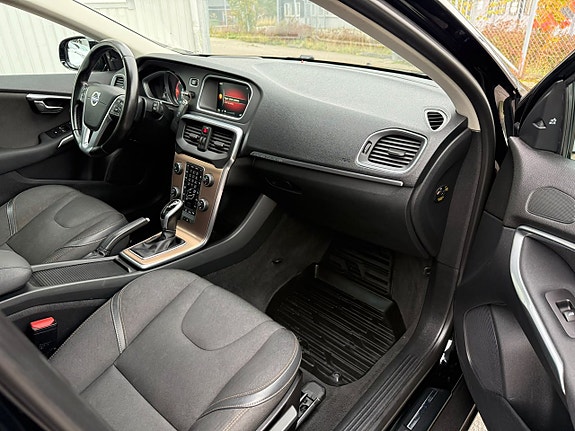 Volvo V40 Cross Country 10 of 22
