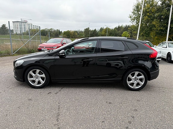 Volvo V40 Cross Country 2 of 22