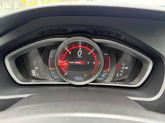 Volvo V40 Cross Country 18 of 22