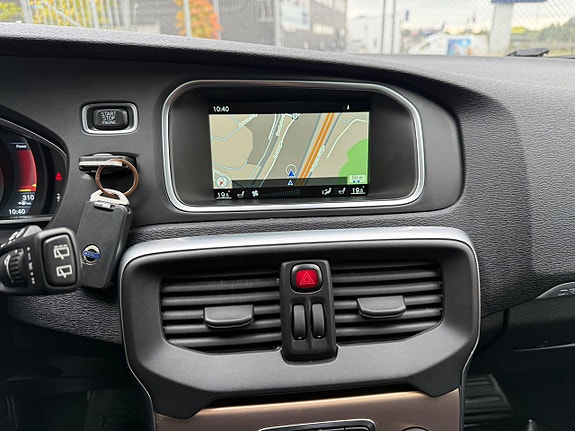 Volvo V40 Cross Country 17 of 22